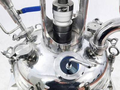 Reator químico de aço inoxidável revestido 10L detail - Tampa para balastro com múltiplas bocas, o número de bocas pode ser personalizado e o design com boca larga facilita a limpeza.