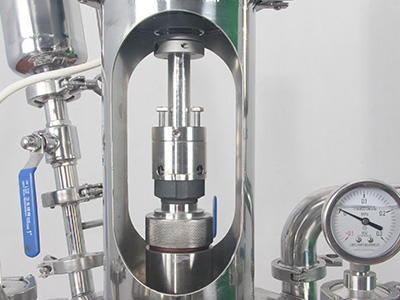 200l-double-layer-stainless-steel-industrial-chemical-reactor detalhe - Selo mecânico combinado de grafite em aço inoxidável, possui resistência ao desgaste, resistência a altas temperaturas e melhor vedação.