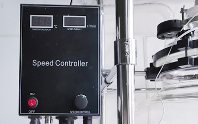 Reator de vidro encamisado de 200L detalhe - O controlador de velocidade pode ajustar a velocidade e exibir a temperatura.