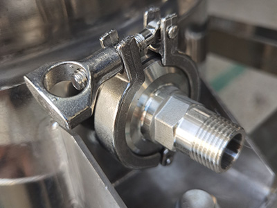 Reator químico de aço inoxidável de dupla camada 20L detalhe - Milhas de aço inoxidável padrão, conexão estável, vedação forte.