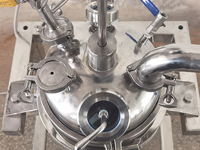 Reator de aço inoxidável revestido de laboratório 5L detalhe - Tampa da chaleira de reação multiboca, o número de bocas da chaleira pode ser personalizado e o design de boca grande é fácil de limpar.