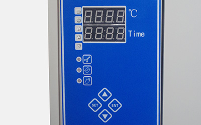 Esterilizador de vapor de vácuo de pulso Benchtop Classe B detalhe - Display LED, mostrando claramente a temperatura e o tempo, o processo de esterilização é claramente visível.