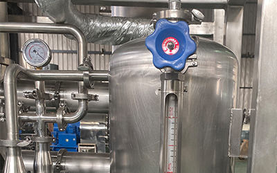 Evaporador de filme descendente em escala de laboratório para recuperação de etanol detalhe - O tanque de transferência é conectado ao resfriador criogênico para recuperação de etanol. Incluindo medidor de nível de líquido e filtro, que pode ver o nível de líquido de coleta e filtrar novamente antes da recuperação.