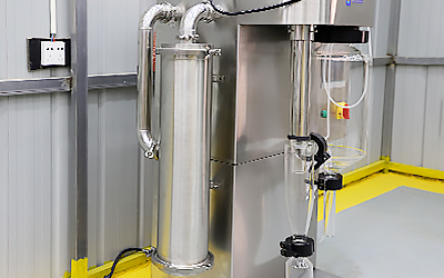Secador de spray pequeno de laboratório com filtro detalhe - Sistema de filtro com elemento filtrante plissado, área de filtragem de 104 metros cúbicos por hora, filme PTFE.