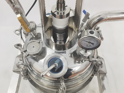 Balastro de aquecimento elétrico em aço inoxidável detail - Tampa para balastro com múltiplas bocas, o número de bocas pode ser personalizado e o design com boca larga facilita a limpeza.